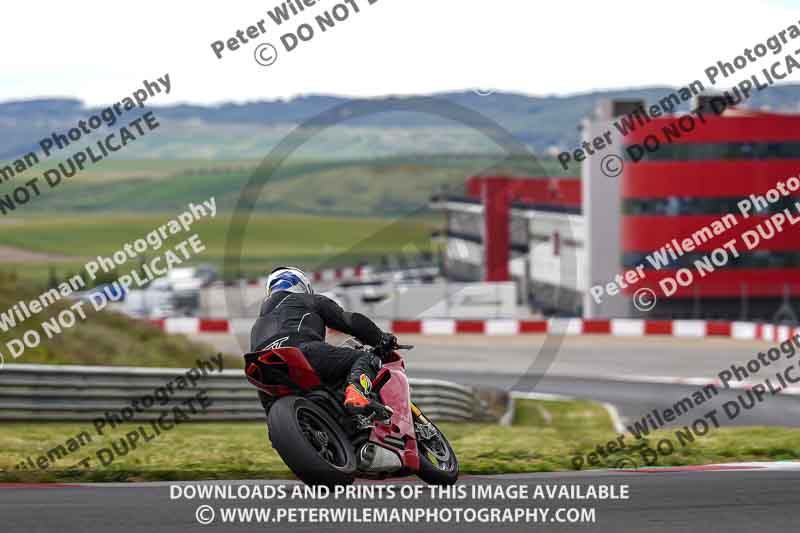 cadwell no limits trackday;cadwell park;cadwell park photographs;cadwell trackday photographs;enduro digital images;event digital images;eventdigitalimages;navarra;no limits trackdays;peter wileman photography;racing digital images;trackday digital images;trackday photos